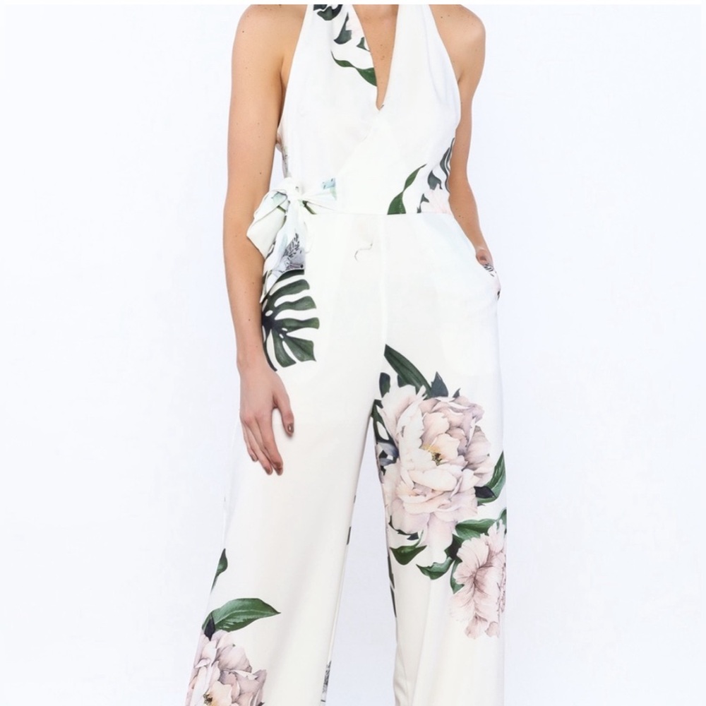 Latiste by Amy white floral jumpsuit size M.